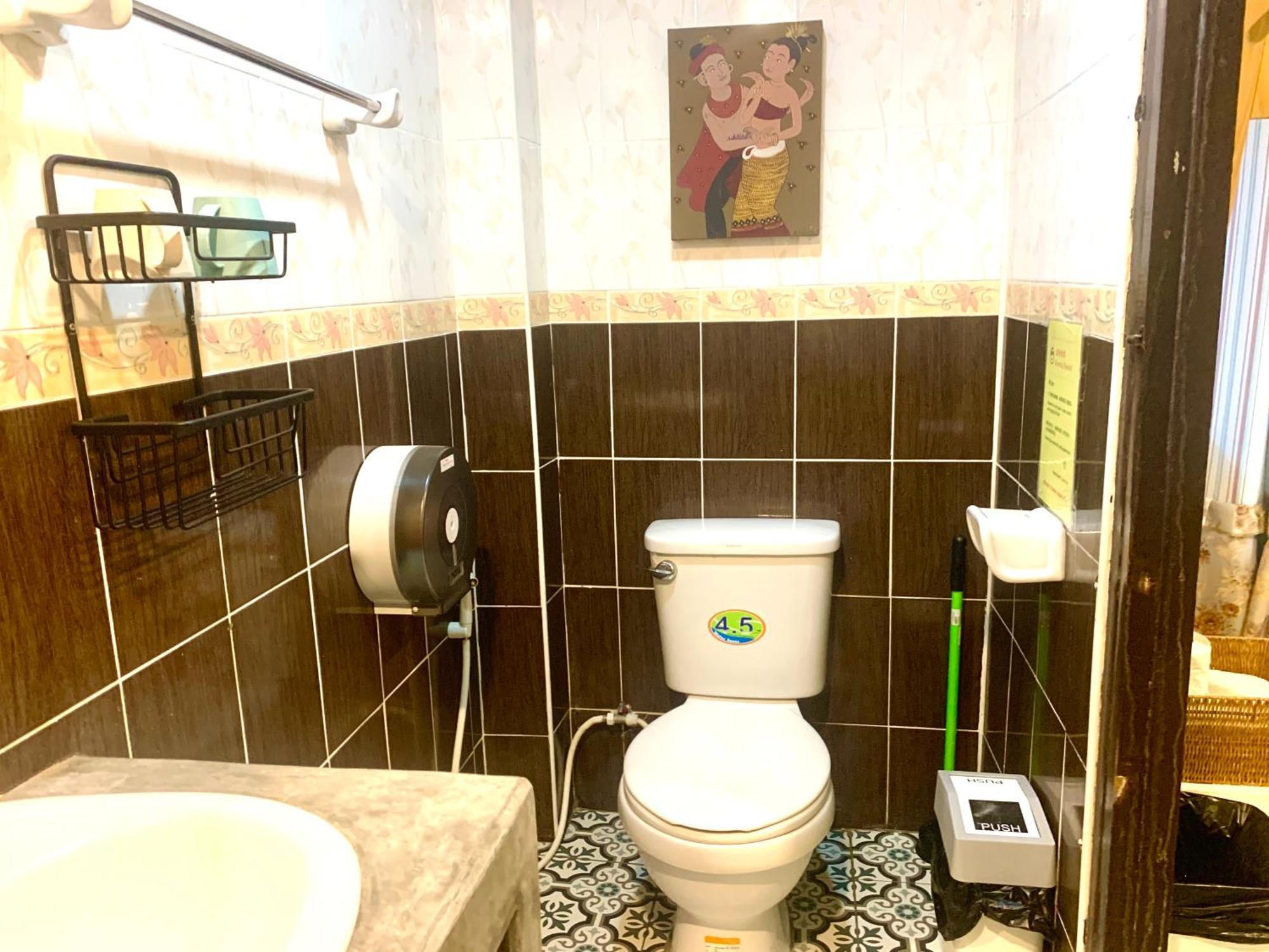 Twin Room Private Bathroom