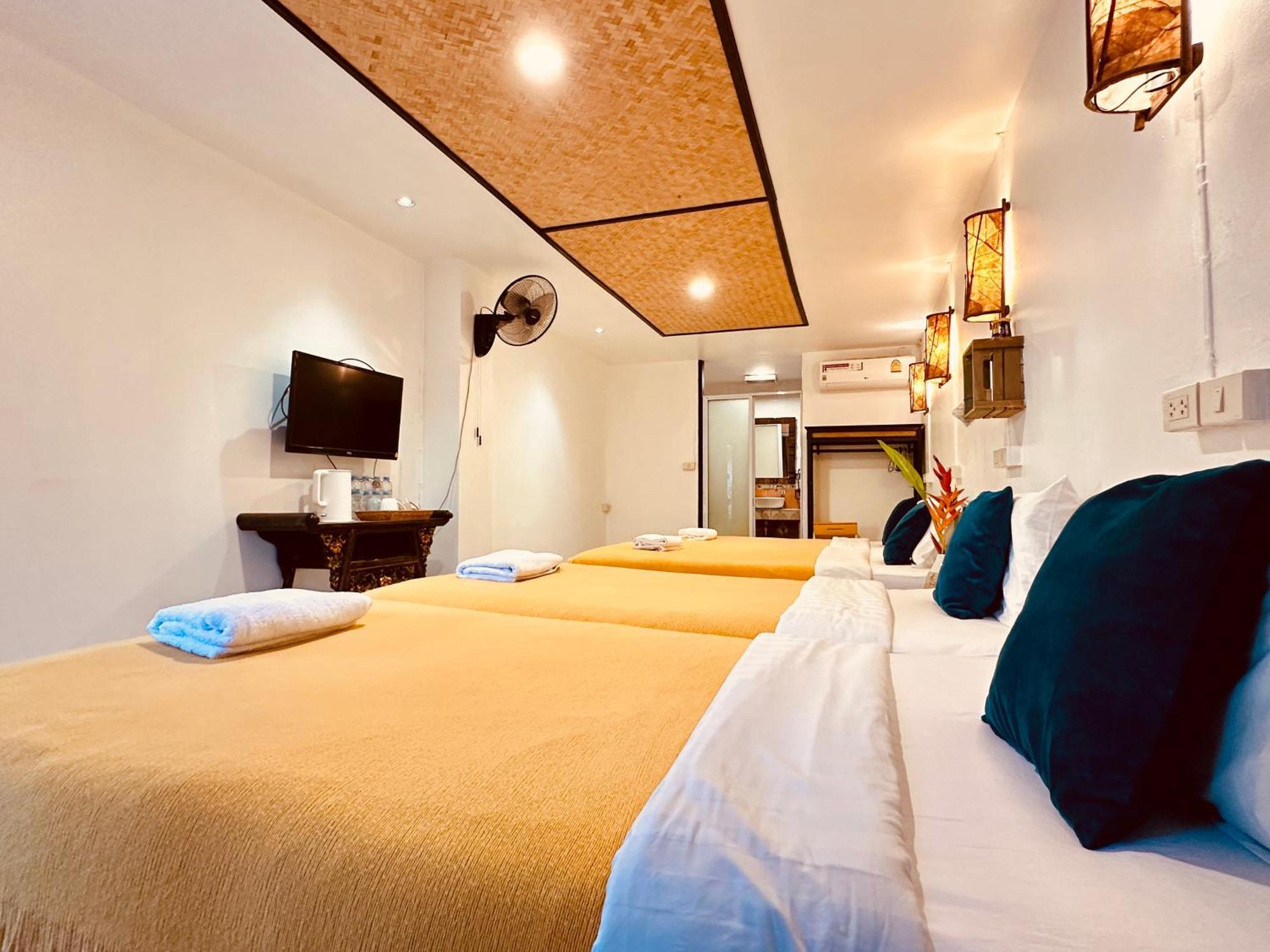 Quadruple Room Private Bathroom