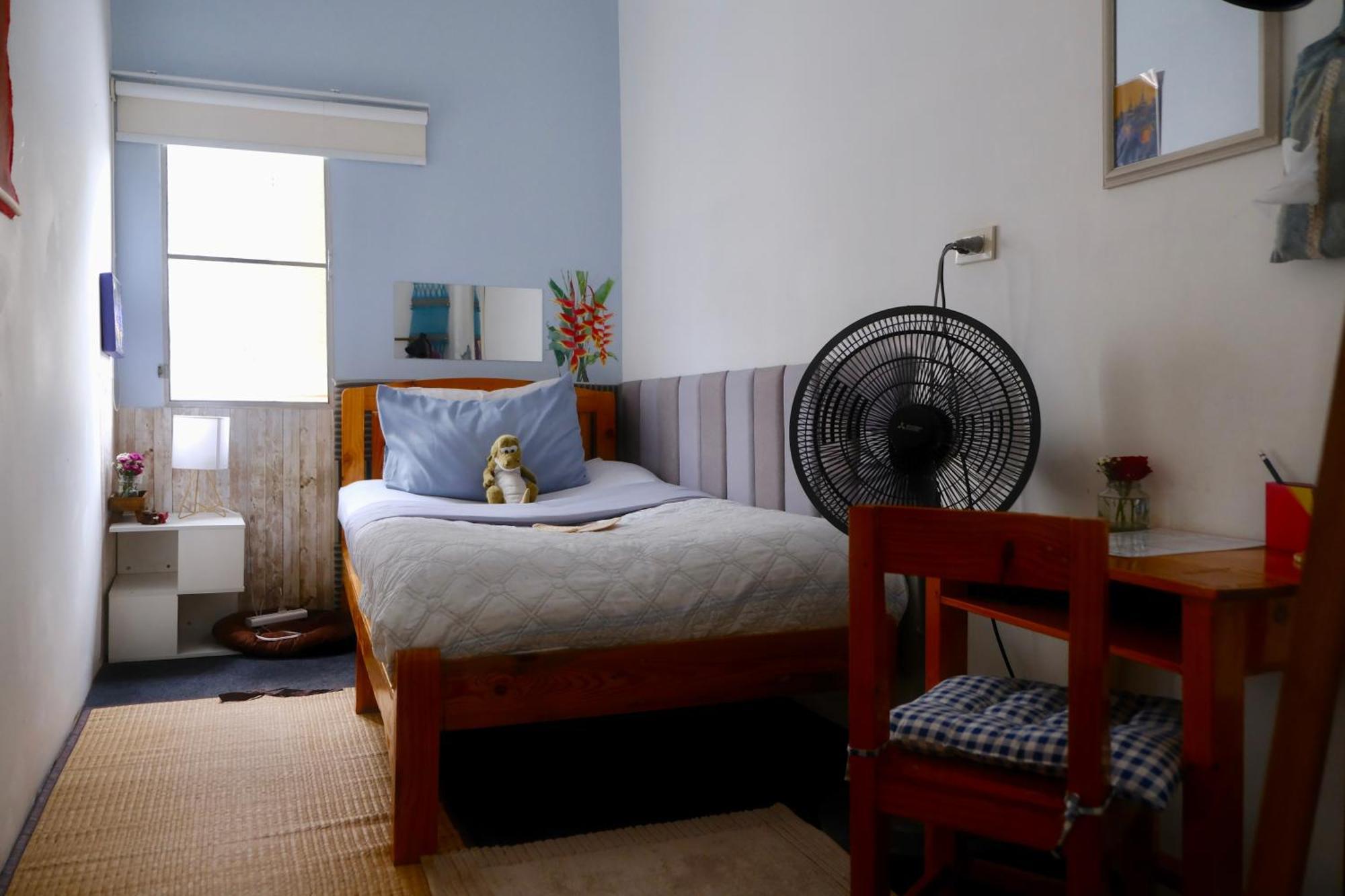 Small single room shared bathoom Aircon
