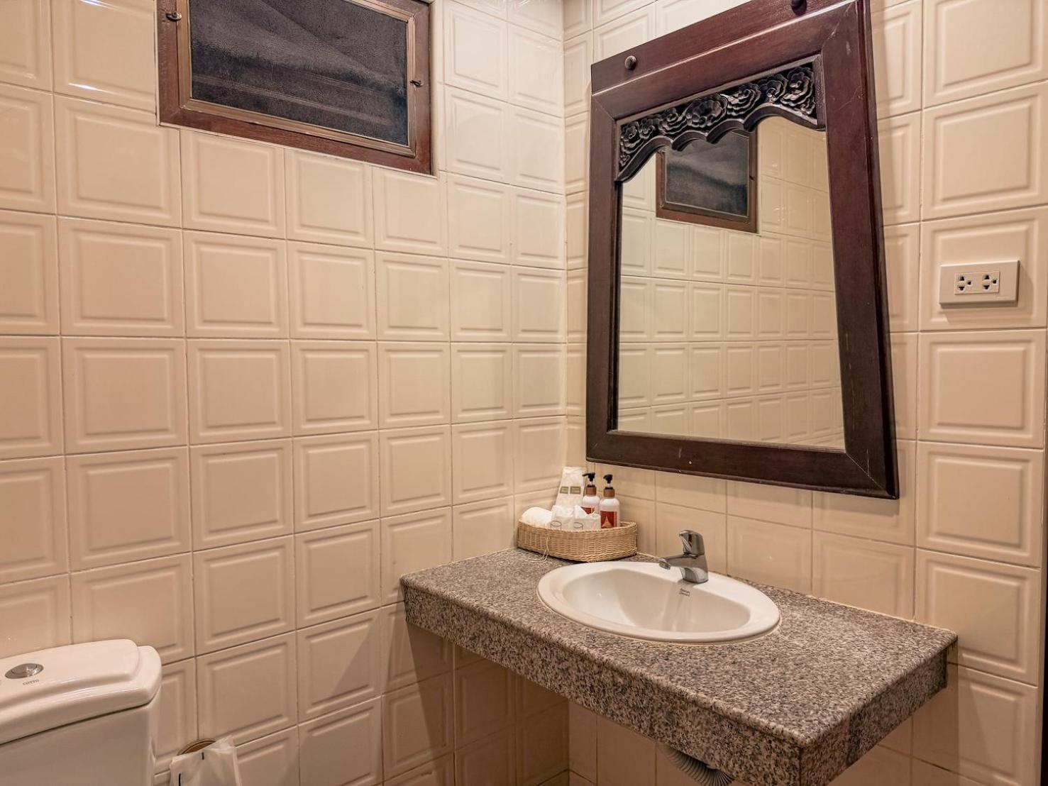 Standard Double or Twin Bedroom