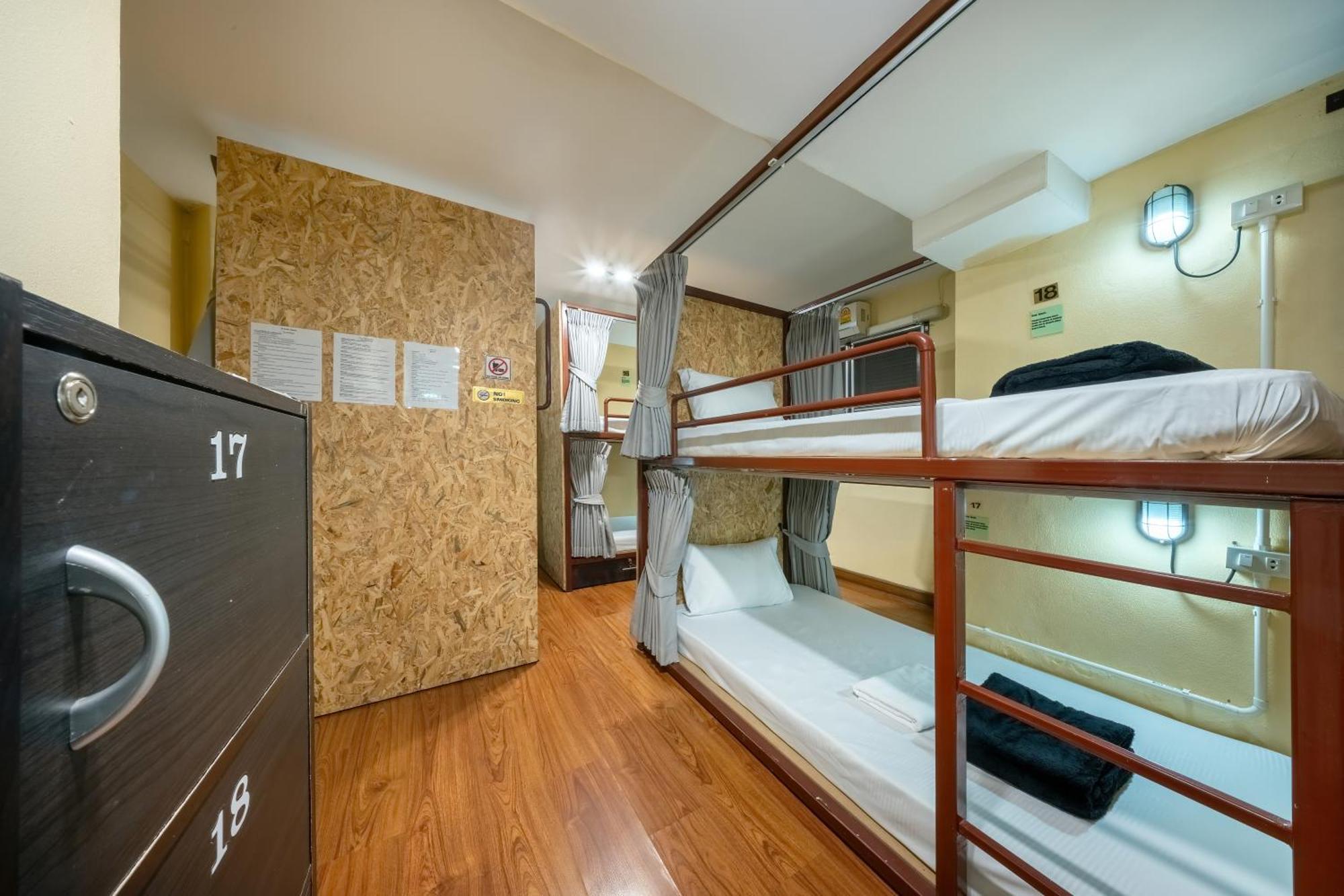 Bed 8-Bed Mixed Dormitory Room