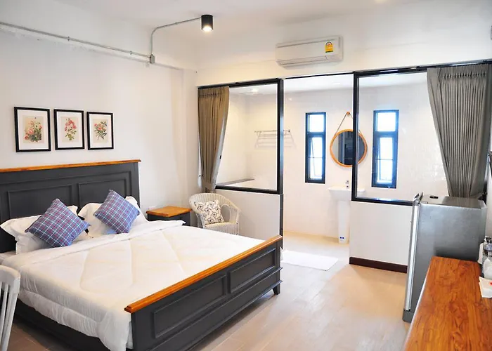 C Room "Chomchan" At Airport Chiang Mai